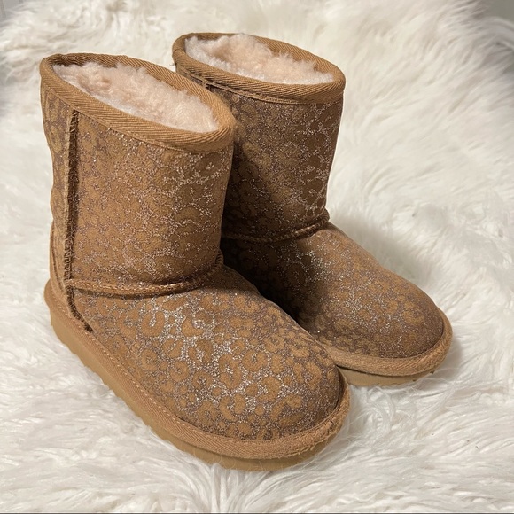 SOLD UGG Boots - Picture 6 of 6